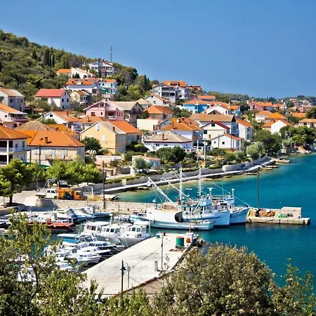 In With Sea View, Terrace, Air Conditioning, Wi-fi Apartman *